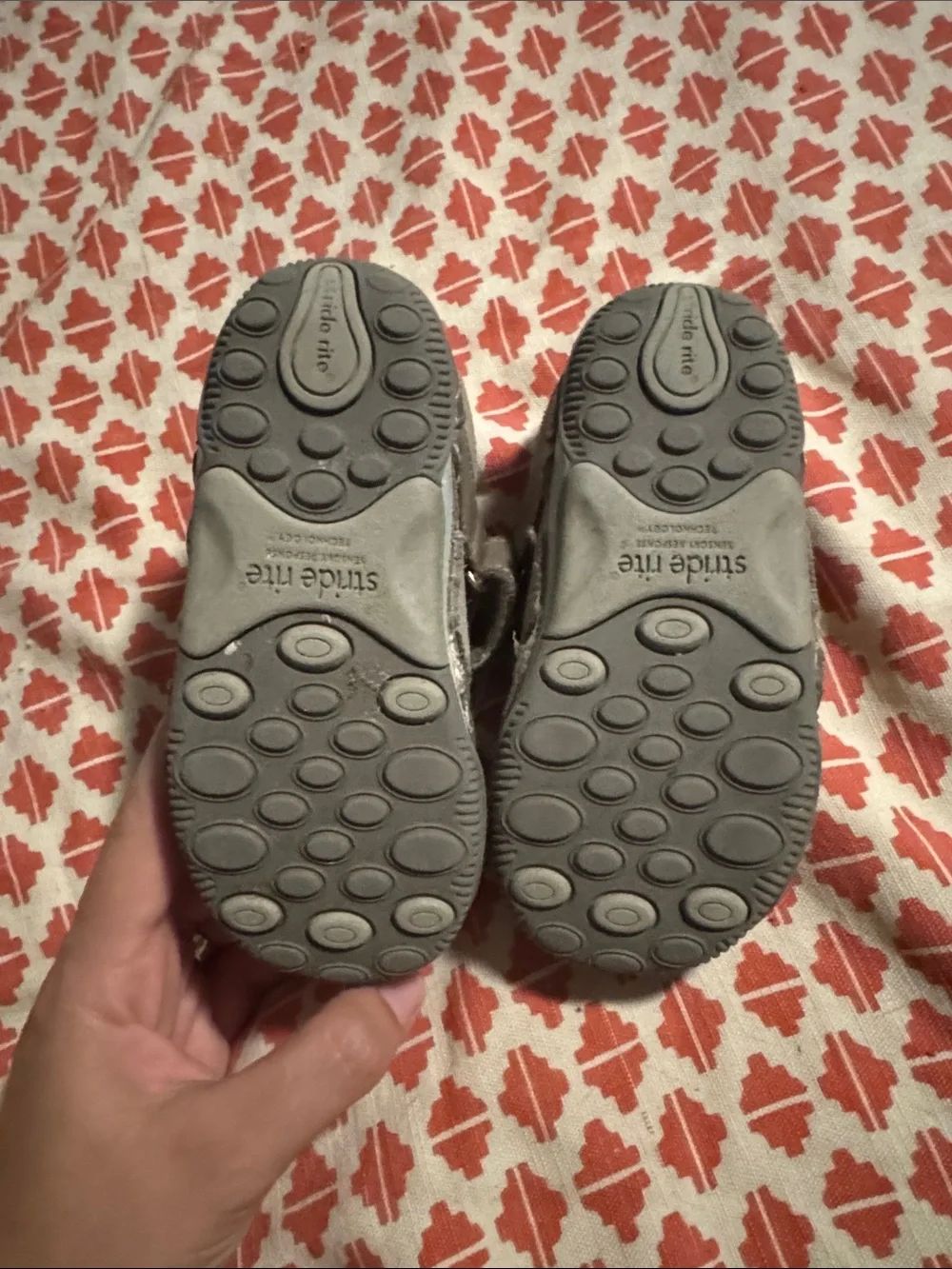 Toddler Neutral Taupe Hook-and-Loop Sneakers Stride Rite size 9.5 Wide